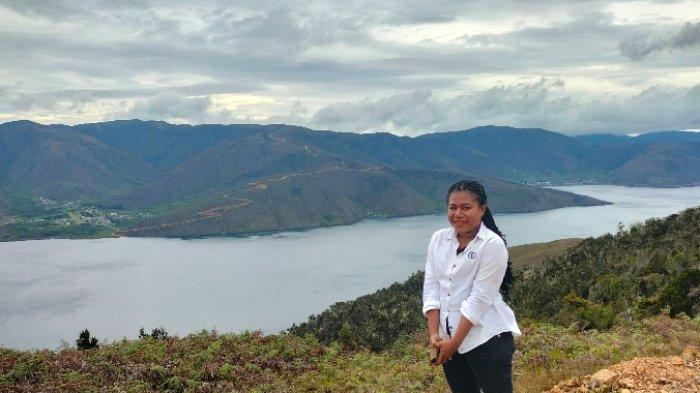 BUKIT KOBREY - Pemandangan dari atas bukit Kobrey, wisatawan dapat disuguhkan dengan indah Danau Anggi, Rabu (8/2/2023).