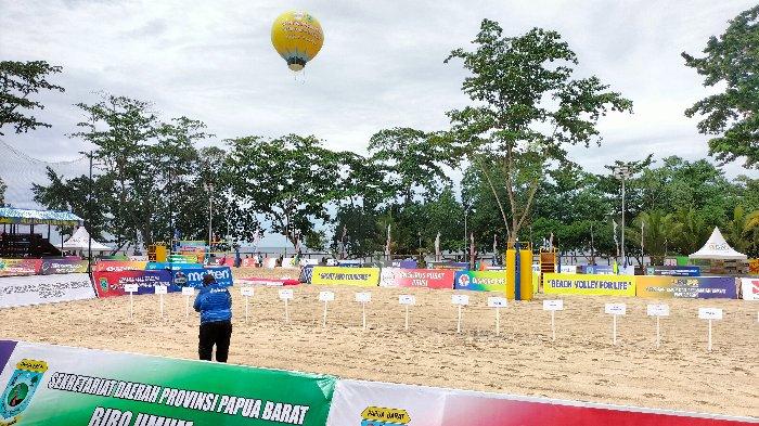 Persiapan seremoni pembukaan Kejuaraan Sirkuit Nasional (Sirnas) Seri- 1, di Venue Ferdinand Waterpauw, Pantai Petrus Kafiar Amban, Kabupaten Manokwari, Papua Barat, Sabtu (15/07/2023).