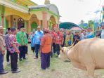 hewan-kurban-bantuan-Presiden-Prabowo-Subianto-di-Kaimana.jpg