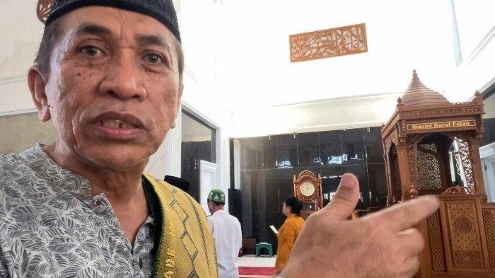 YAHYA WALONI WAFAT - Anto Endekang (68) muadzzin, sekaligus humas Masjid Darul Falah, Blok M Minasa Upa. Anto juga salah satu saksi meninggalnya Yahya Waloni saat khutbah jumat di Masjid Darul Falah.