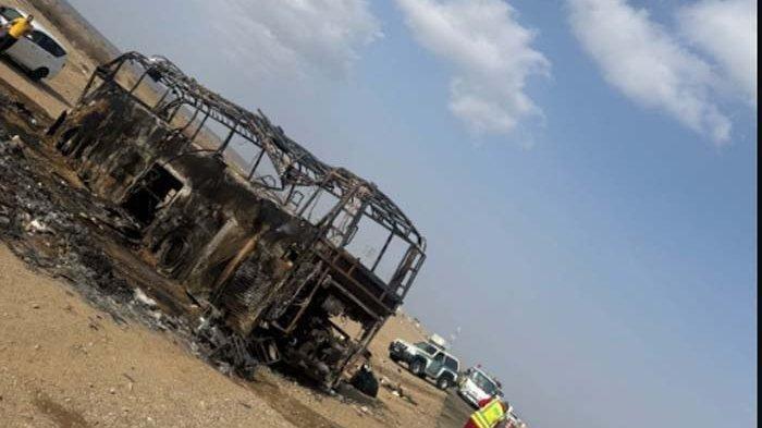 BUS JEMAAH UMRAH KECELAKAAN - Kecelakaan maut menimpa bus pengangkut jemaah umrah dari Indonesia di Jeddaah, Kamis (20/3/2025). 6 WNI meninggal, 14 luka-luka. Bus sempat terbalik lalu terbakar.