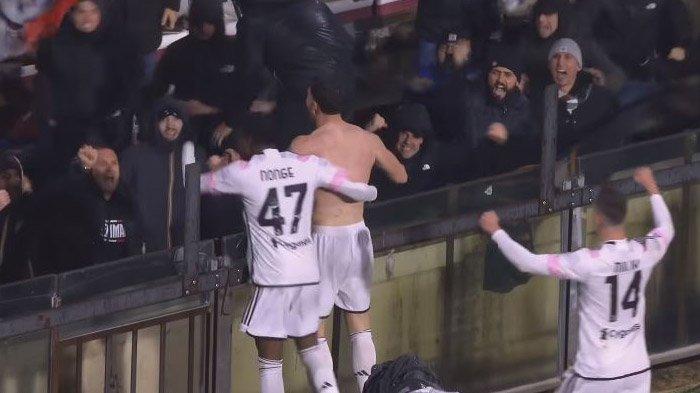 Dusan Vlahovic selebrasi usai cetak gol