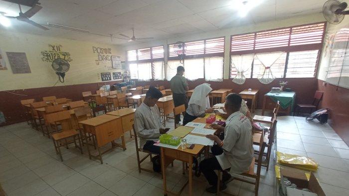 Suasana pendaftaran ulang Penerimaan Peserta Didik Baru (PPDB) di SMAN 5 Pekanbaru, Rabu (2/7/2024) (TRIBUN PEKANBARU/THEO RIZKY).