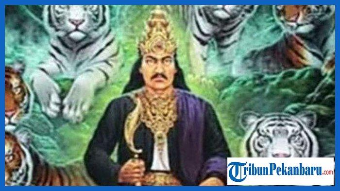 Penonton menonton live TikTok Cek Khodam di Kecamatan Gurah