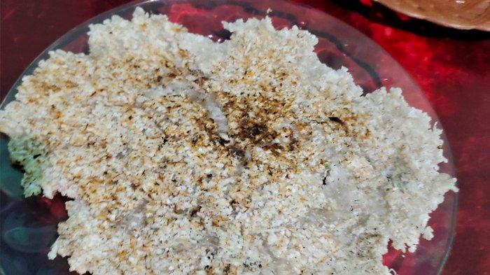 Makanan khas Riau yakni leempeng sagu yang banyak digemari masyarakat Bengkalis.