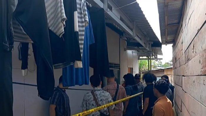 Penangkapan R di rumah kontrakan miliknya di Kota Solok.