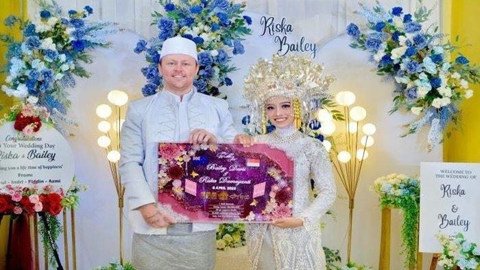 Tangkap layar postingan di akun instagram @ceritabibidama yang diunggah, Kamis (10/4/2025). Riska Damayanti, warga Desa Rejo Mulyo, Kecamatan Belitang II, OKU Timur, Sumatera Selatan, resmi dipersunting Bailey Robert James Davis, pria asal New Zealand, Selasa (8/4/2025).