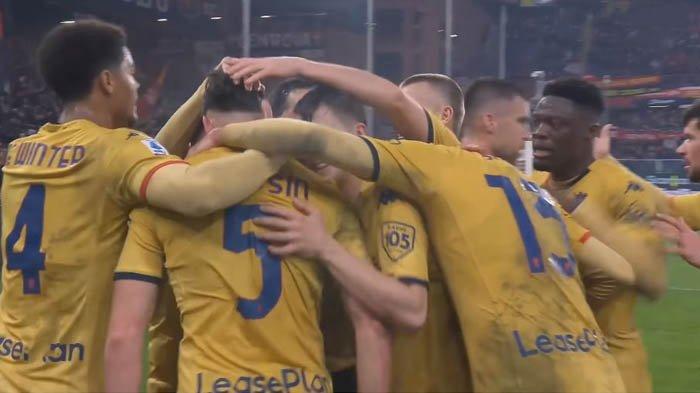 Selebrasi pemain Genoa usai menyamakan kedudukan lawan Inter Milan