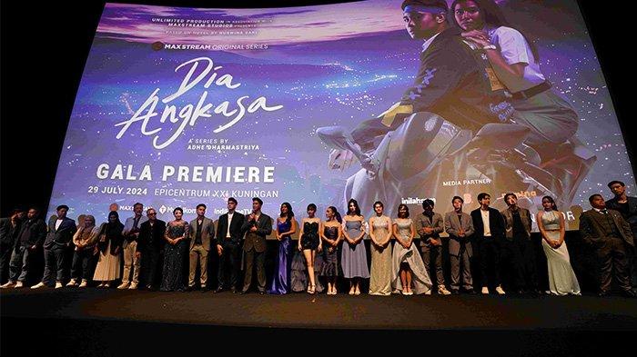 Dia Angkasa disutradarai oleh Adhe Dharmastriya dan dibintangi oleh Yesaya Abraham sebagai Angkasa, Shenina Cinnamon sebagai Aurora, dan Jeff Smith sebagai Sekala.