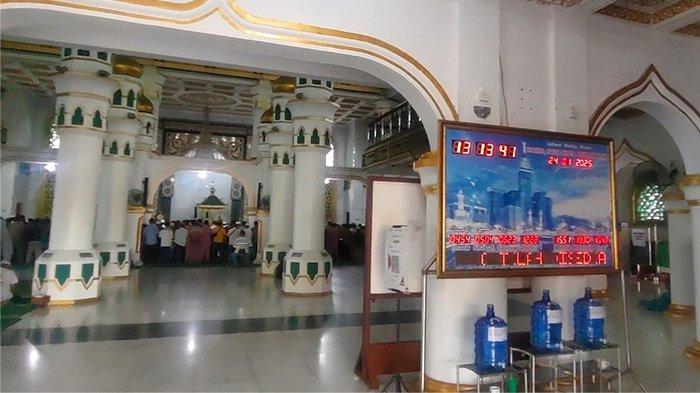 Wisata religi ke Masjid Raya Pekanbaru.