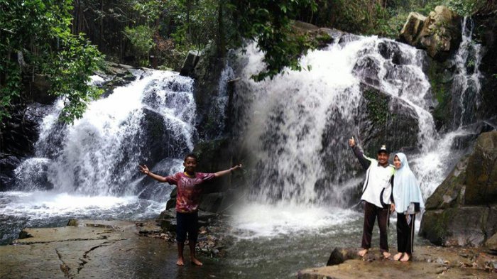 VIDEO: Pesona Keindahan Air Terjun Tembulun Berasap di Desa Pejangki