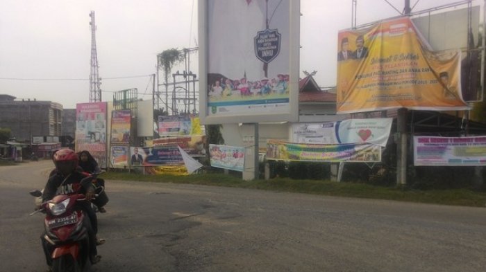 Spanduk Dipasang Tak Beraturan, Sungguh Tak Sedap Dipandang ...