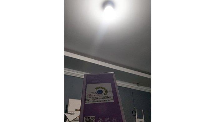 Pelabelan hemat energi, SKEM dan LTHE, pada lampu LED 35 watt. Semakin banyak bintangnya, semakin efisien energi yang digunakan.