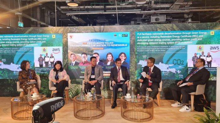 Diskusi panel bertajuk 'CEO Climate Talks: Transforming the Nation to Renewable Energy' yang digelar di Paviliun Indonesia pada Konferensi Perubahan Iklim COP28 UNFCCC di Dubai, Uni Arab Emirat, Kamis 30 November 2023.