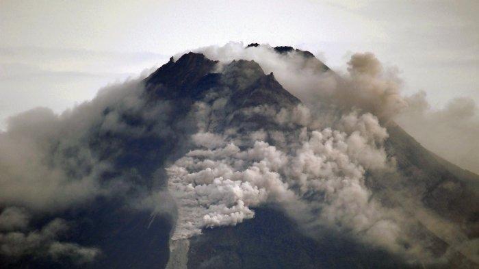 AWAS! 22 Gunung Api di Indonesia Berstatus Siaga dan Waspada ...