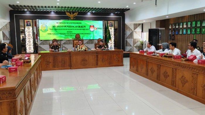 Pihak Terkait Dipanggil, Penyidik Kejari Pekanbaru Bawa 3 Boks Setelah Geledah DPRD