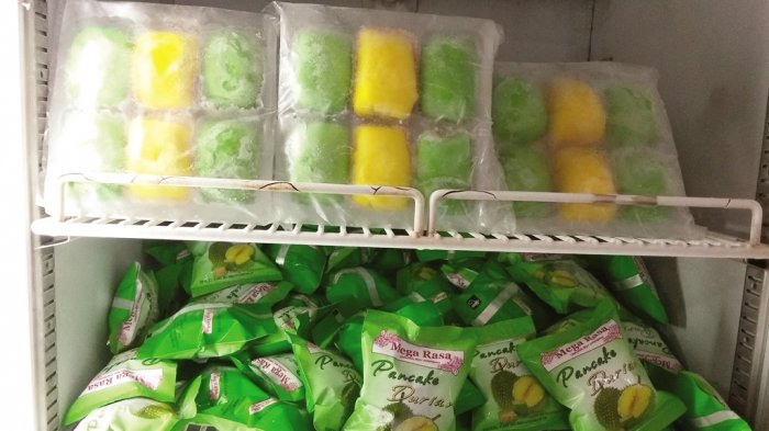 Selain bolu kemojo best seller lainnya yang ada di Mega Rasa Jalan Sudirman, Pekanbaru adalah Pancake Durian.