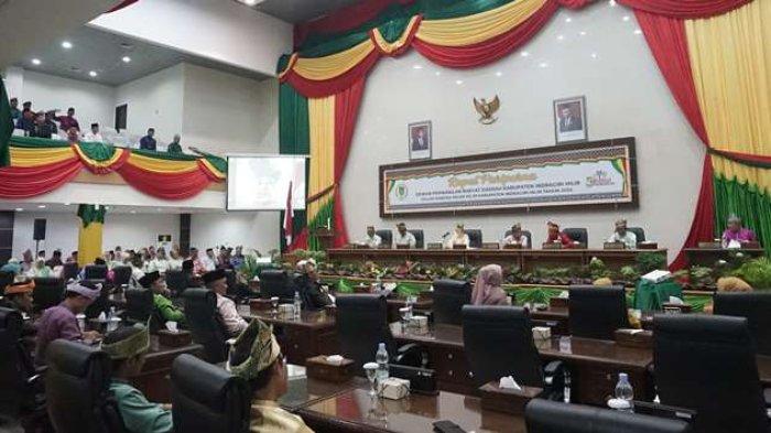 DPRD Inhil menggelar rapat paripurna dalam rangka Milad ke-59 Kabupaten Inhil tahun 2024, Jumat (14/6/24) siang.