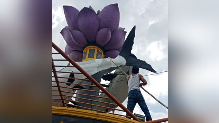 Sudah Tiga Hari Warga Inhu Bergotong Royong Memperindah Ikon Tugu Patin ...