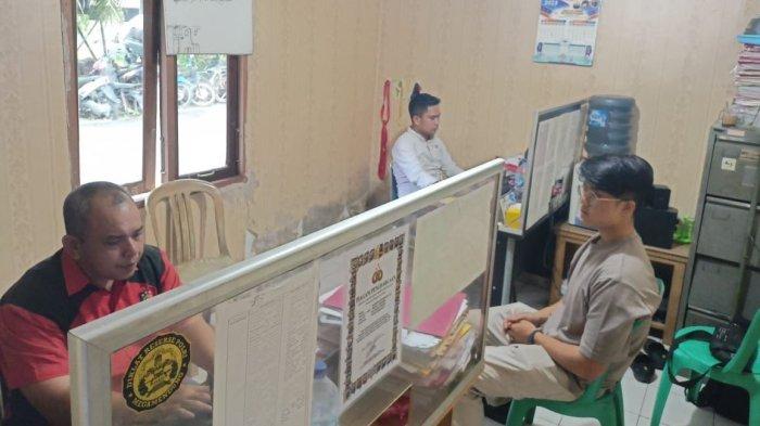 RH saat diamankan petugas Polsek Pinggir.