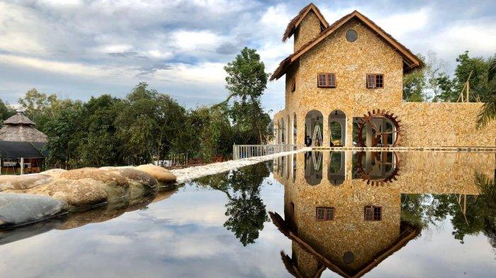 AIR HANGAT - Spot terbaru Water Village di Asia Farm Pekanbaru. Di wahana baru ini, pengunjung dapat menikmati mandi air hangat dari sumber alami. Wahana baru ini baru hadir mulai, Sabtu (18/1/2020)