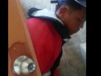VIDEO: Heboh, Dua ABG Kepergok Mesum di Toilet Bangunan ...