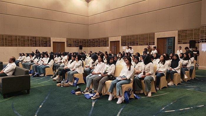 250 peserta yang merupakan pendamping nasabah PNM Mekaar saat mengikuti Pelatihan Community Leaders yang digelar oleh PNM Pontianak dan PNM Sintang di Ballroom Swiss-belin Hotel, Singkawang, Kalimantan Barat, Jumat 5 Agustus 2023.
