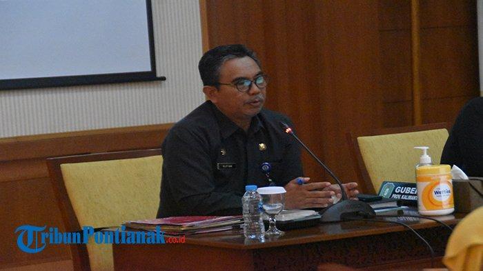 Plh Sekretaris Daerah (Sekda) Provinsi Kalimantan Barat, Alfian saat melakukan Rapat Persiapan Evaluasi Implementasi SAKIP Tahun 2023, di Ruang Praja 1 Kantor Gubernur, Senin 11 September 2023.