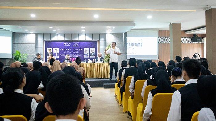 ASTON Pontianak Hotel & Convention Center dan NEO Gajahmada Pontianak menggelar Seminar bertajuk Expert Talks : The Art of Hospitality yang diikuti sebanyak 130 pelajar di SMK Negeri 5 Pontianak, Kamis 12 Oktober 2023. 