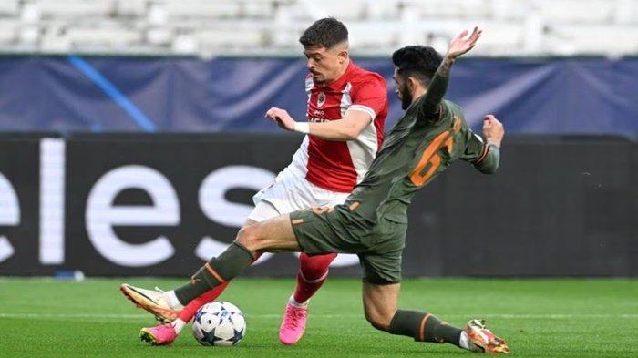 Aksi Abnor Muja saat mengecoh pemain Shakhtar Donetsk di Liga Champions UEFA. Muja cetak gol cepat