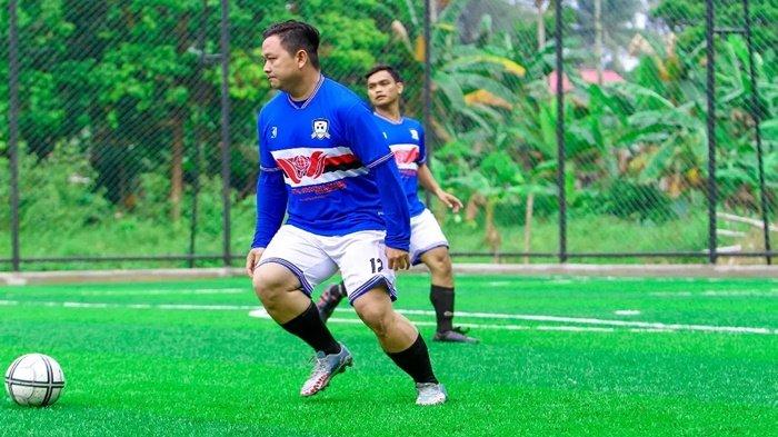 Aksi pemain Journalist FC saat menjajak Parama Mini Soccer Kubu Raya Kalbar beberapa waktu lalu
