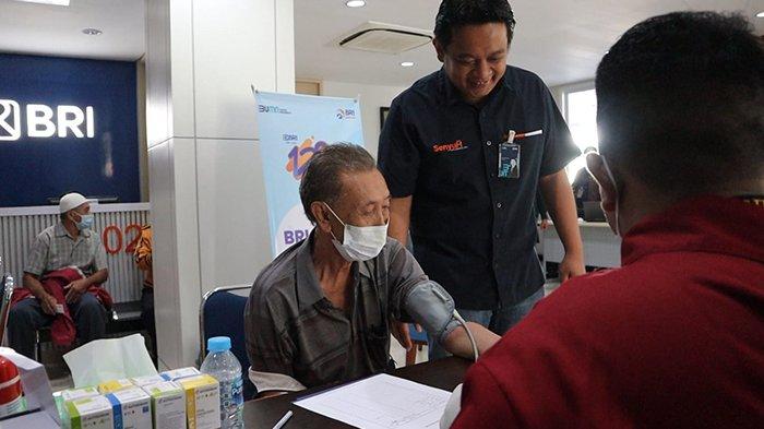 BRI Pontianak Menggelar Program BRI Peduli Pemeriksaan Kesehatan Gratis.