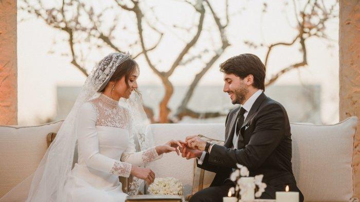 Bacaan Malam Jumat saat Hendak Berhubungan Badan Suami Istri sesuai