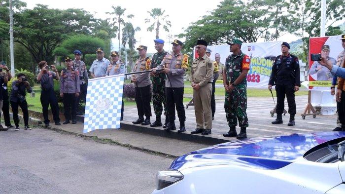Kapolda Kalbar bersama Bhayangkari dan PJU beri apresiasi nyata bagi produk UMKM di GOR Terpadu
