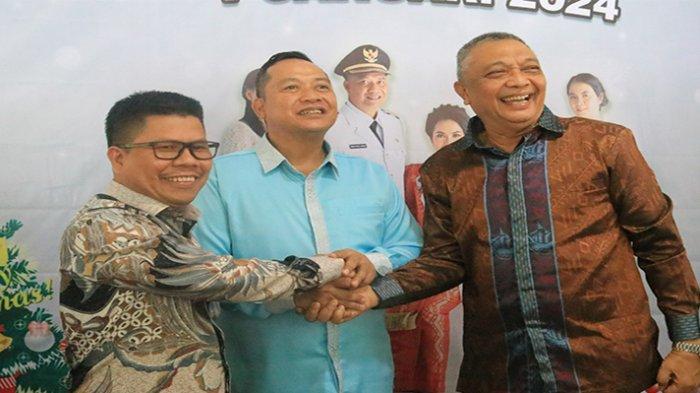 Bupati Bengkayang serta Sekda Kabupaten Bengkayang menggelar Open House di kediaman masing – masing selama 2 hari pada 25-26 Desembar 2023.