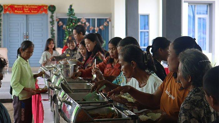 Bupati Bengkayang serta Sekda Kabupaten Bengkayang menggelar Open House di kediaman masing – masing selama 2 hari pada 25-26 Desembar 2023.