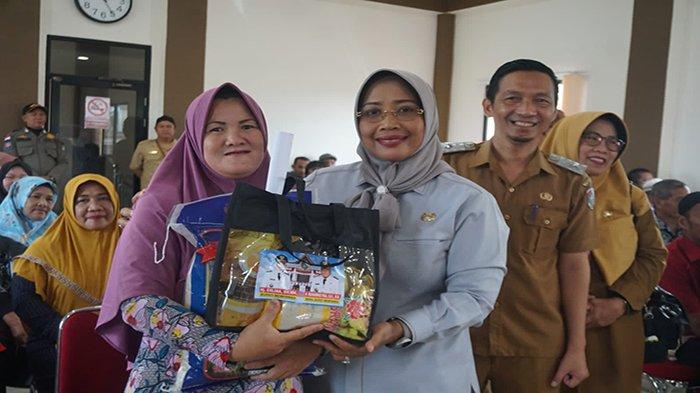 Bansos Rp1,81 Miliar Disalurkan ke 2.013 Warga Mempawah dalam 3 Hari
