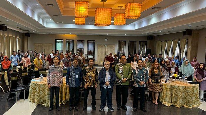 Disperindag ESDM Provinsi Kalbar menggelar Rapat Koordinasi Peningkatan Penggunaan Produk Dalam Negeri (P3DN) Provinsi Kalimantan Barat di Ballroom Raflesia Hotel Orchardz Pontianak, Kamis 7 Maret 2024.