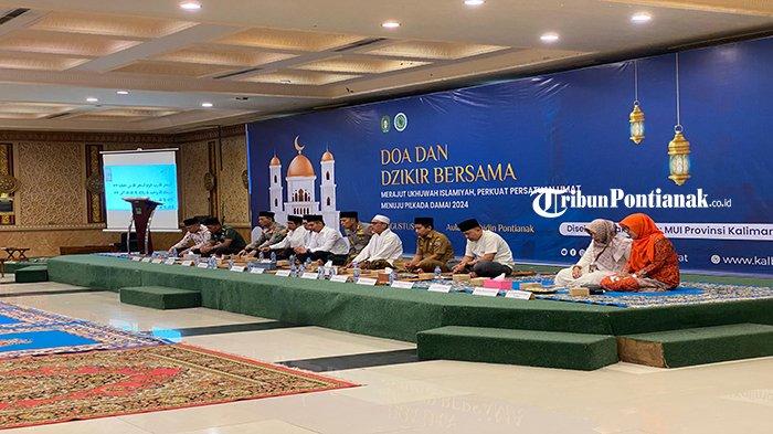 Doa dan Dzikir bersama yang digelar MUI Kalbar di Aula Masjid Raya Mujahidin Pontianak, selasa 6 Agustus 2024.
