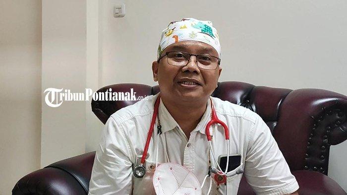 Dokter Spesialis Anak RSUD dr Soedarso, dr Reggy Harapan B SpA saat diwawancarai di RSUD dr Soedarso, Rabu 9 Agustus 2023.