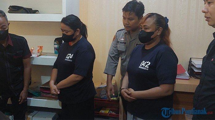 Dua wanita asal Pontianak yang ditangkap Ditresnarkoba Polda Kalbar karena hendak menyelundupkan sabu ke Surabaya melalui jalur laut dengan modus memasukkan sabu di dalam sandal, Rabu 29 November 2023.