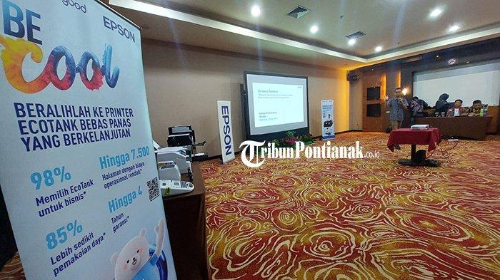 Epson Indonesia berkolaborasi dengan Irama Komputer menggelar edukasi produk knowledge Epson 2024 kepada sejumlah user di Pontianak. Bertempat di Hotel Aston Pontianak, kegiatan ini dihadiri puluhan user Epson dari berbagai kalangan, Rabu 25 September 2024.