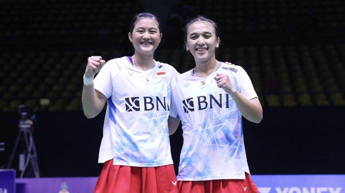 Pasangan Ganda Putri Indonesia, Amalia Cahaya Pratiwi (kiri) dan Febriana Dwipuji Kusuma saat foto bersama.
