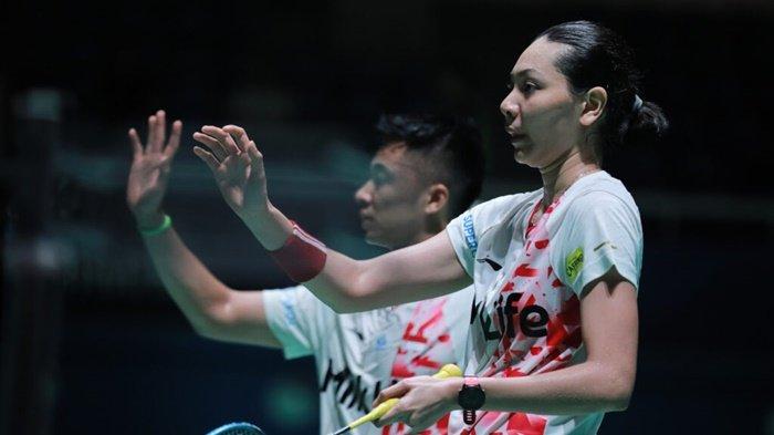 Ekspresi Gloria/Dejan saat meminta pergantian shuttlecock 