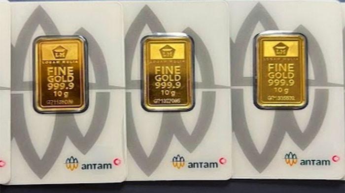 HARGA EMAS ANTAM - Ilustrasi  logam mulia di salah satu gerai penjualan emas Logam Mulia belum lama ini. Harga emas antam di laman resmi Logam Mulia PT Aneka Tambang turun Rp 25.000 per gram, dari sebelumnya Rp 1.970.000 per gram menjadi Rp 1.945.000 per gram.