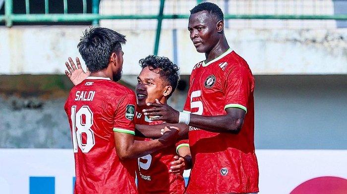 Potret pemain Bekasi City saat menghadapi PSIM Yogyakarta yang berlangsung di Stadion Singaberbangsa Kerawang Jawa Barat belum lama ini