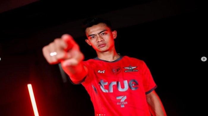 Pemain Timnas Indonesia, Pratama Arhan mengenakan jersey Klub Liga 1 Thailand, Bangkok United pada Selasa 7 Januari 2025. Bek kiri Timnas Indonesia itu akan memperkuat Bangkok United di putaran kedua Liga Thailand 2024/2025.
