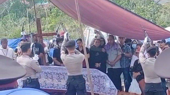 Jenazah Anggota Polri asal Kabupaten Melawi, Kalimantan Barat ini, sudah dimakamkan pada Rabu, 26 Juli 2023 siang