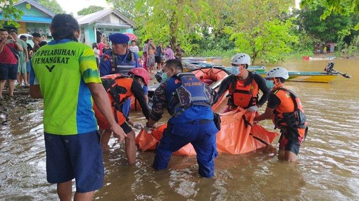 Mohamad Indra Maulana yang merupakan warga Kabupaten Kudus, Jawa Tengah ditemukan tim SAR dalam keadaan tidak bernyawa, di Sungai Kapuas, Kabupaten Sintang, Kamis 2 Mei 2024.
