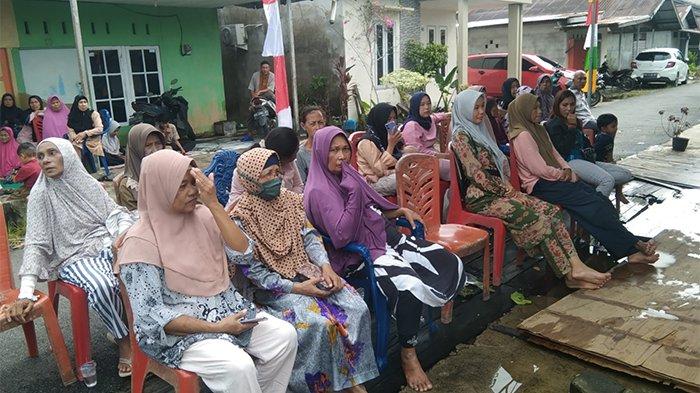 Jurnalis Kalbar Berbagi menyalurkan sembako kepada warga Pontianak Barat, Gang Melati 2, Kelurahan Sungai Beliung, Kalimantan Barat, Sabtu 9 Maret 2024.